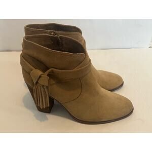 NWT‎ Vince Camuto Fianna Tan Suede Tassel Heeled Ankle Boot Size 10